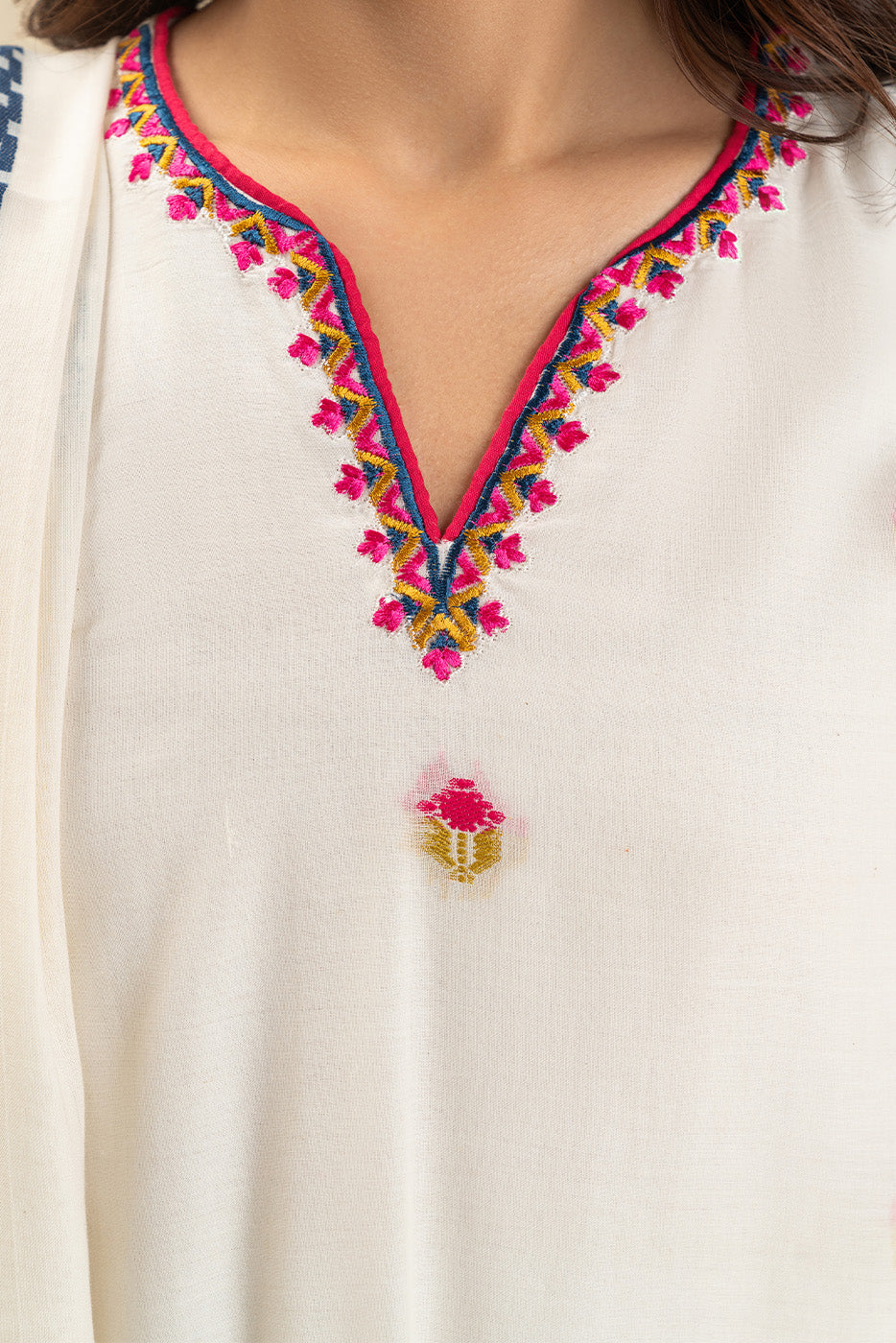 3 PIECE EMBROIDERED JACQUARD SUIT (PRET)