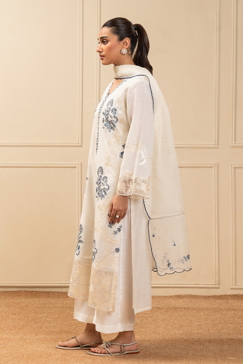 3 PIECE EMBROIDERED GOLD ZARI SUIT (HIGH PRET)