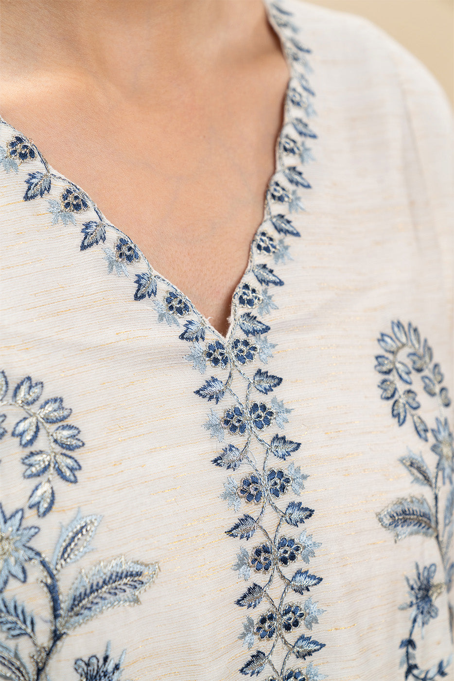 3 PIECE EMBROIDERED GOLD ZARI SUIT (HIGH PRET)