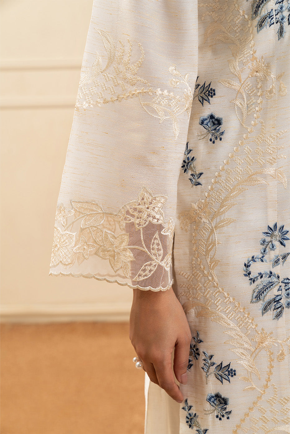 3 PIECE EMBROIDERED GOLD ZARI SUIT (HIGH PRET)