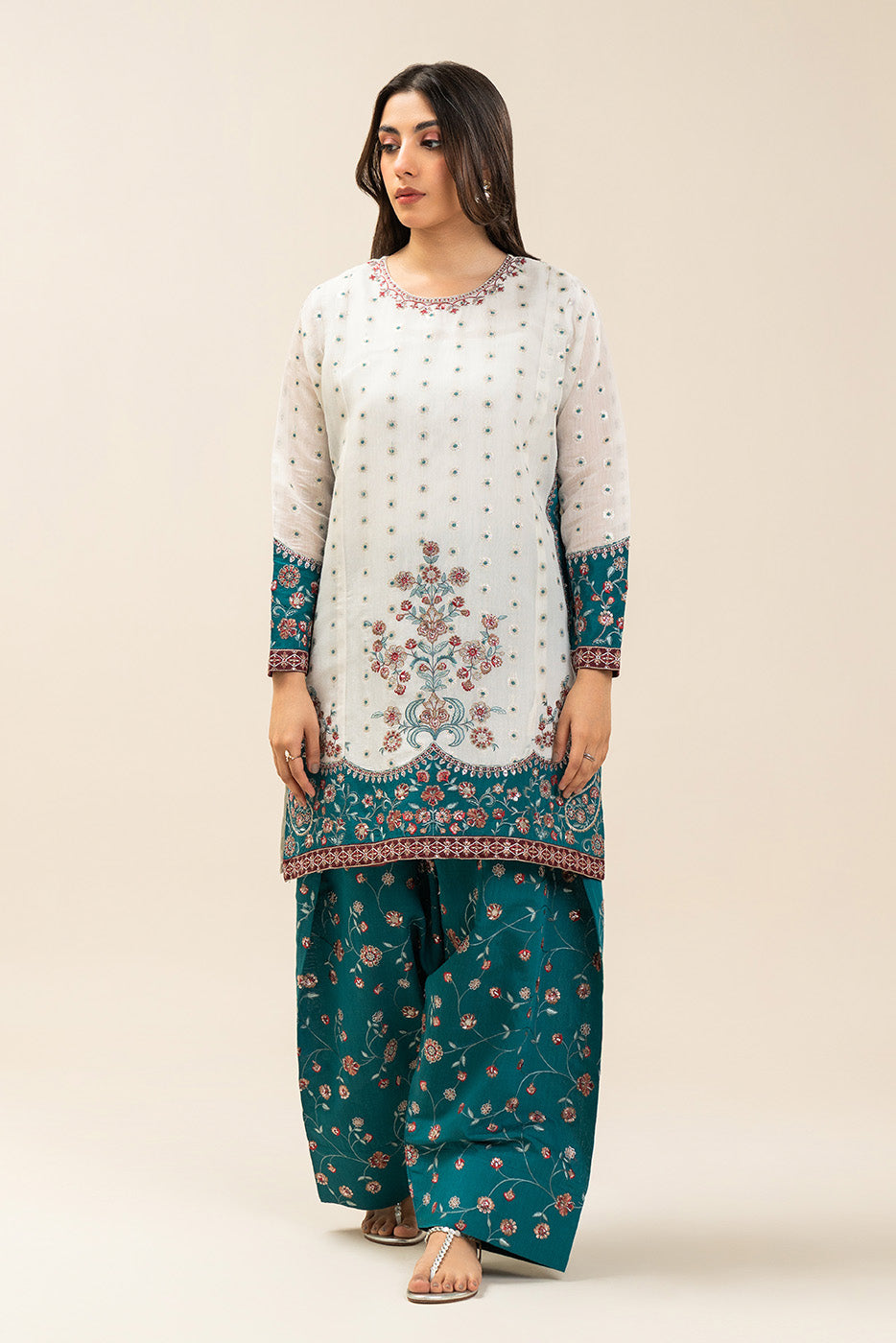 2 PIECE EMBROIDERED DANIER ZARI GOLD SUIT (LUXURY-PRET)