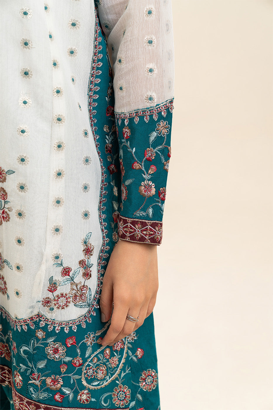 2 PIECE EMBROIDERED DANIER ZARI GOLD SUIT (LUXURY-PRET)