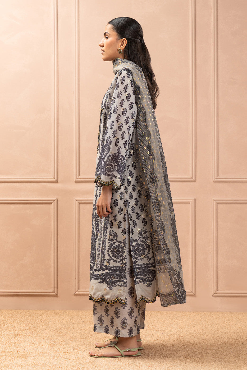 2 PIECE EMBROIDERED ZARI JACQUARD SUIT (LUXURY PRET)