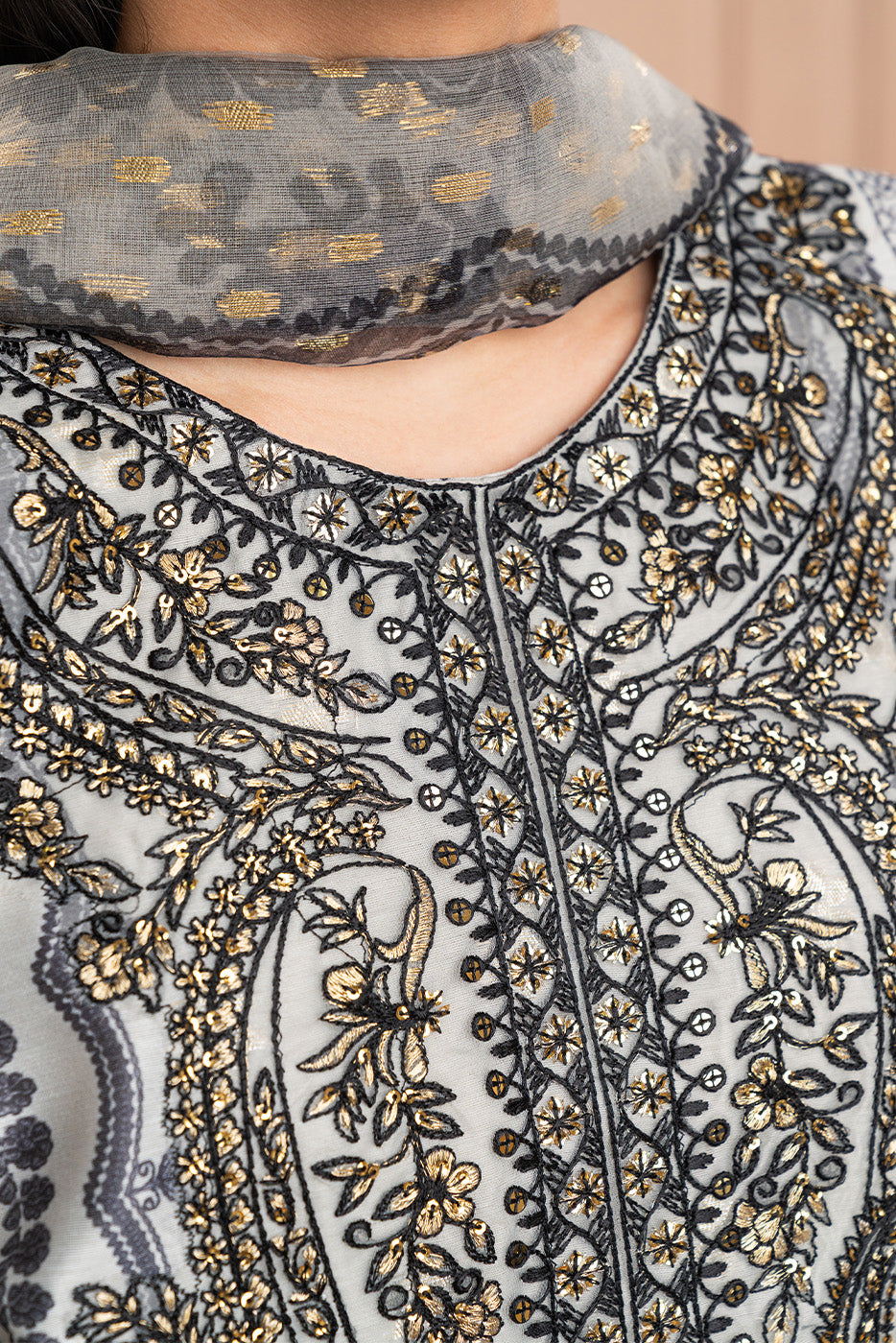 2 PIECE EMBROIDERED ZARI JACQUARD SUIT (LUXURY PRET)
