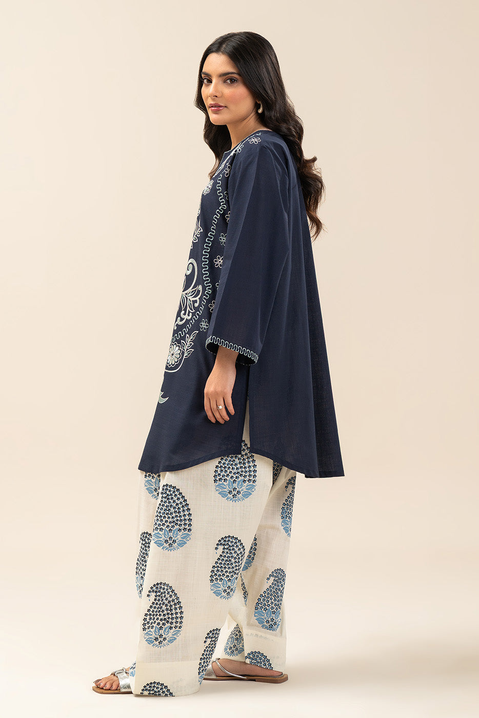 2 PIECE EMBROIDERED TWO WAY SLUB SUIT (PRET)