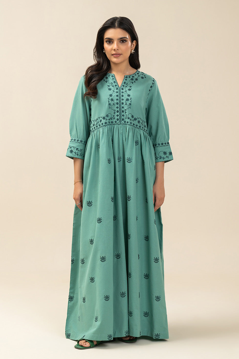 EMBROIDERED DRESS (FLOW)