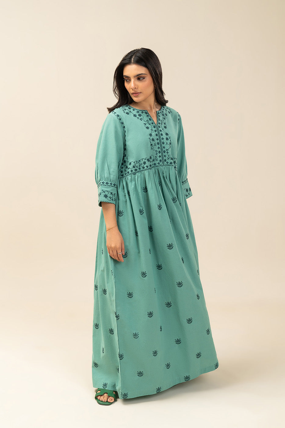 EMBROIDERED DRESS (FLOW)