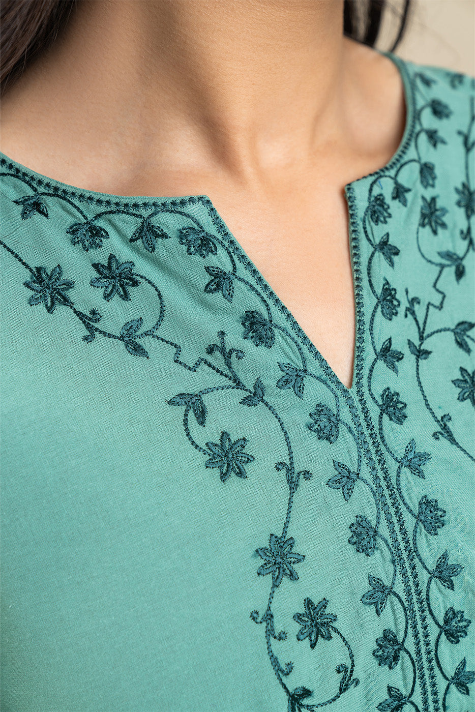 EMBROIDERED DRESS (FLOW)