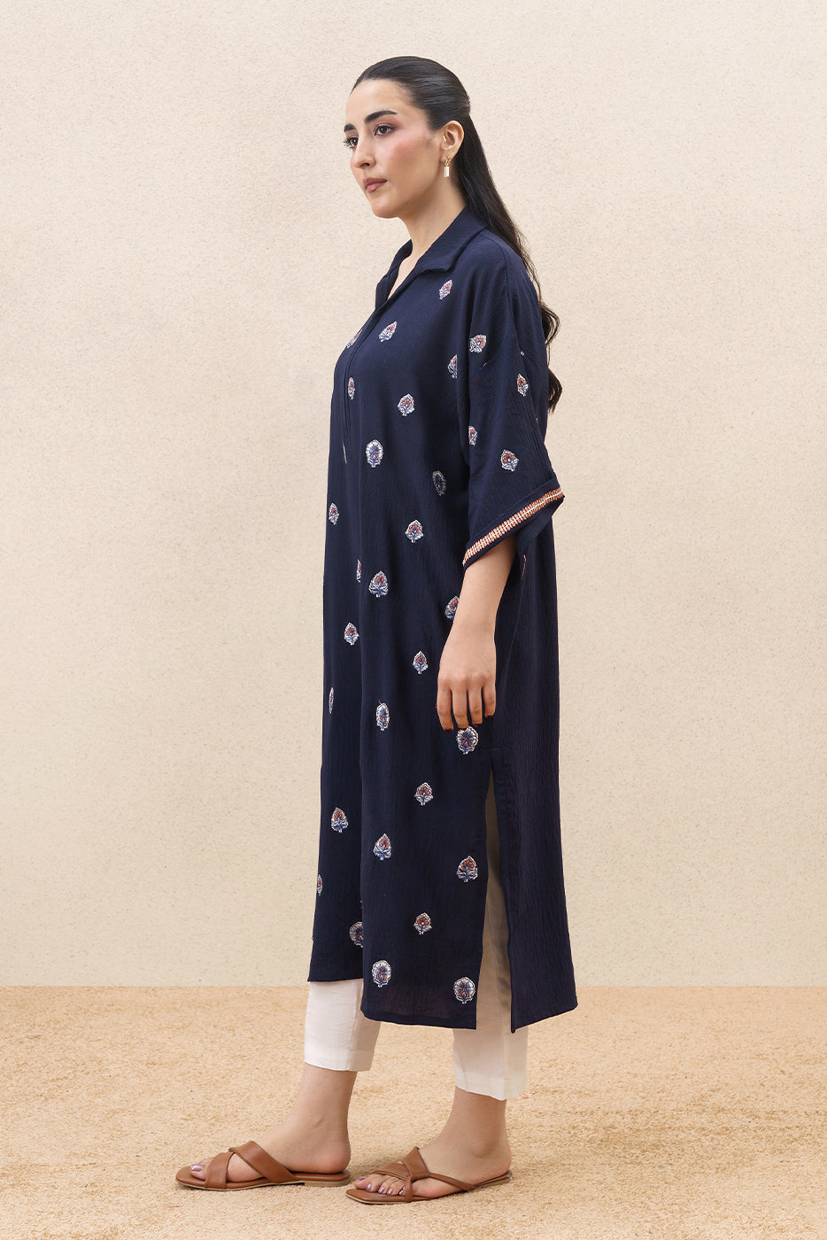 EMBROIDERED POLY CREPE TUNIC(FLOW)