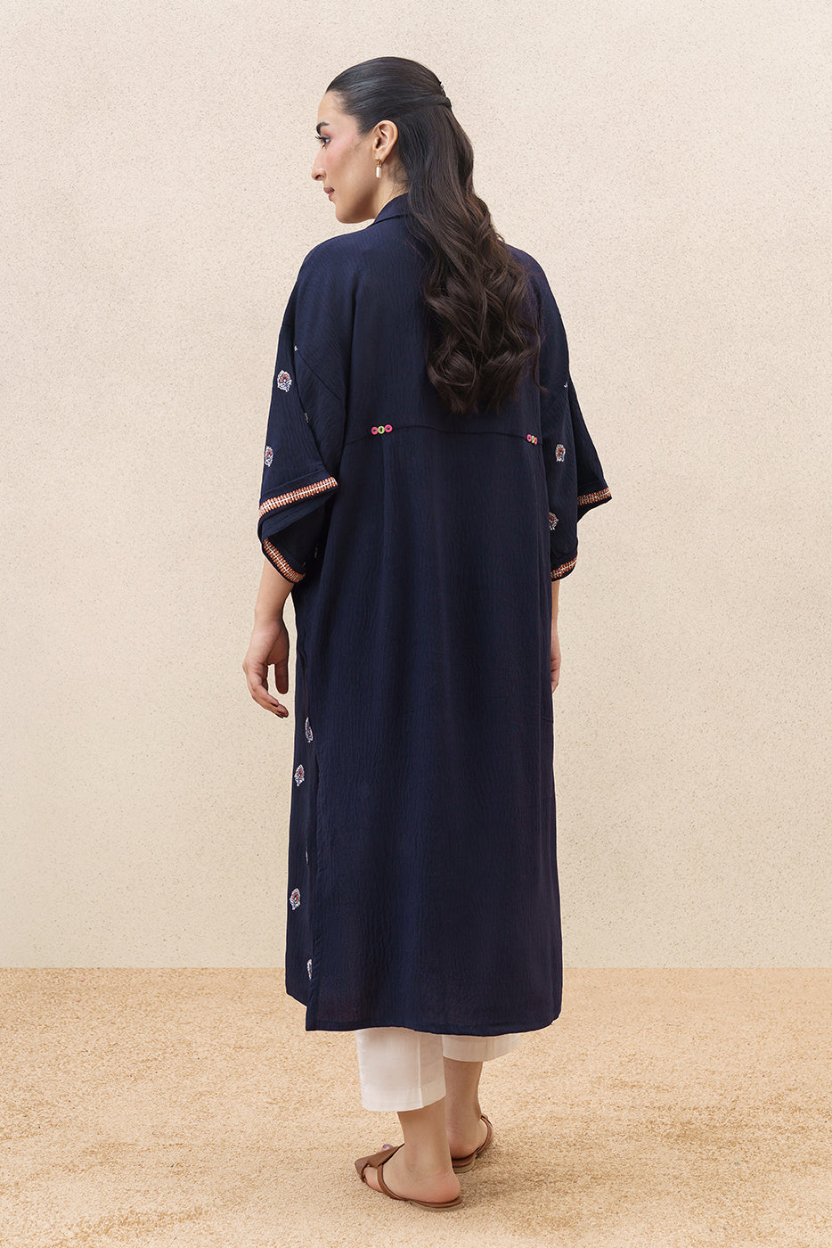 EMBROIDERED POLY CREPE TUNIC(FLOW)