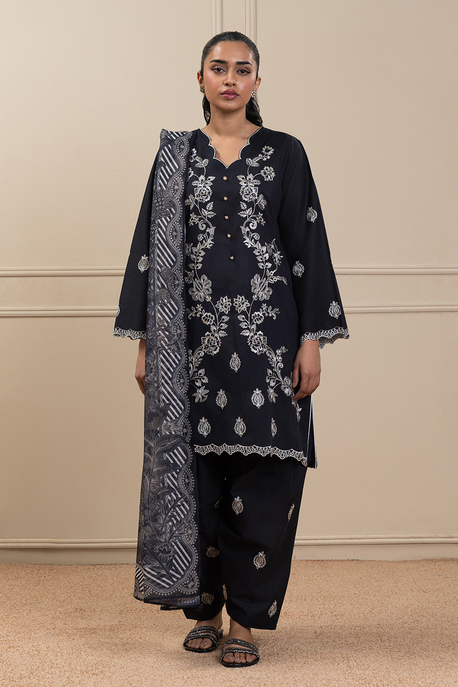 3 PIECE EMBROIDERED LAWN SUIT (HIGH CASUAL)