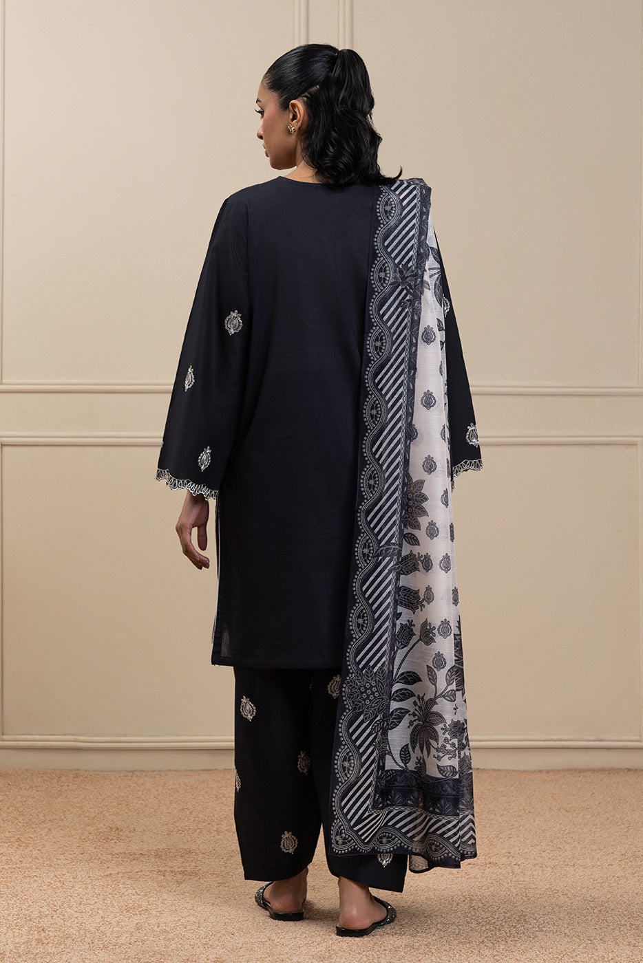 3 PIECE EMBROIDERED LAWN SUIT (HIGH CASUAL)