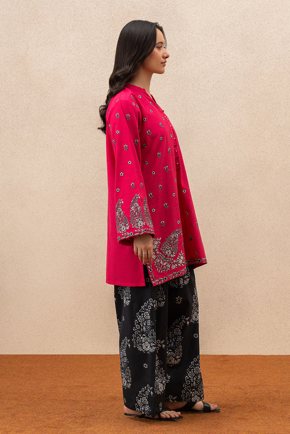 2 PIECE EMBROIDERED SLUB LAWN SUIT (FLOW)
