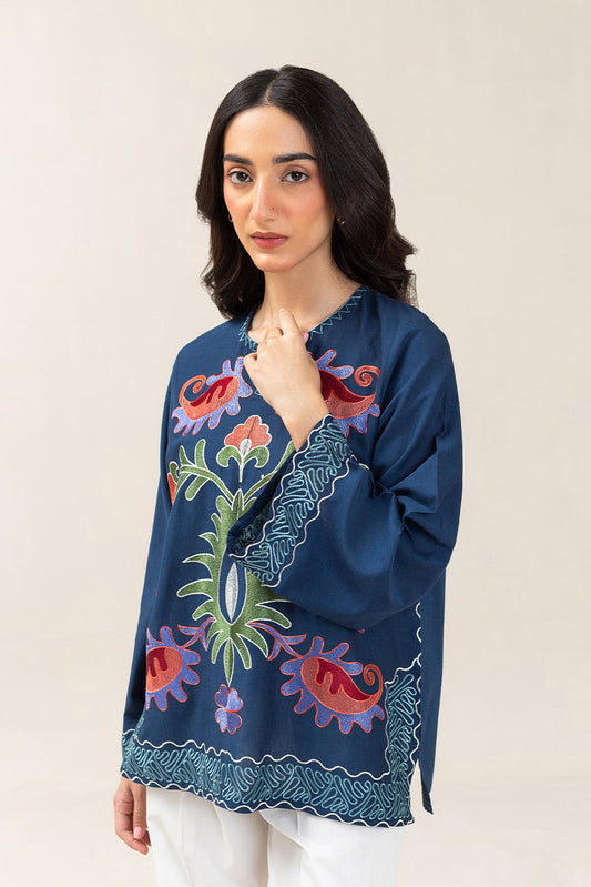 EMBROIDERED YARN DYED TOP (FLOW)