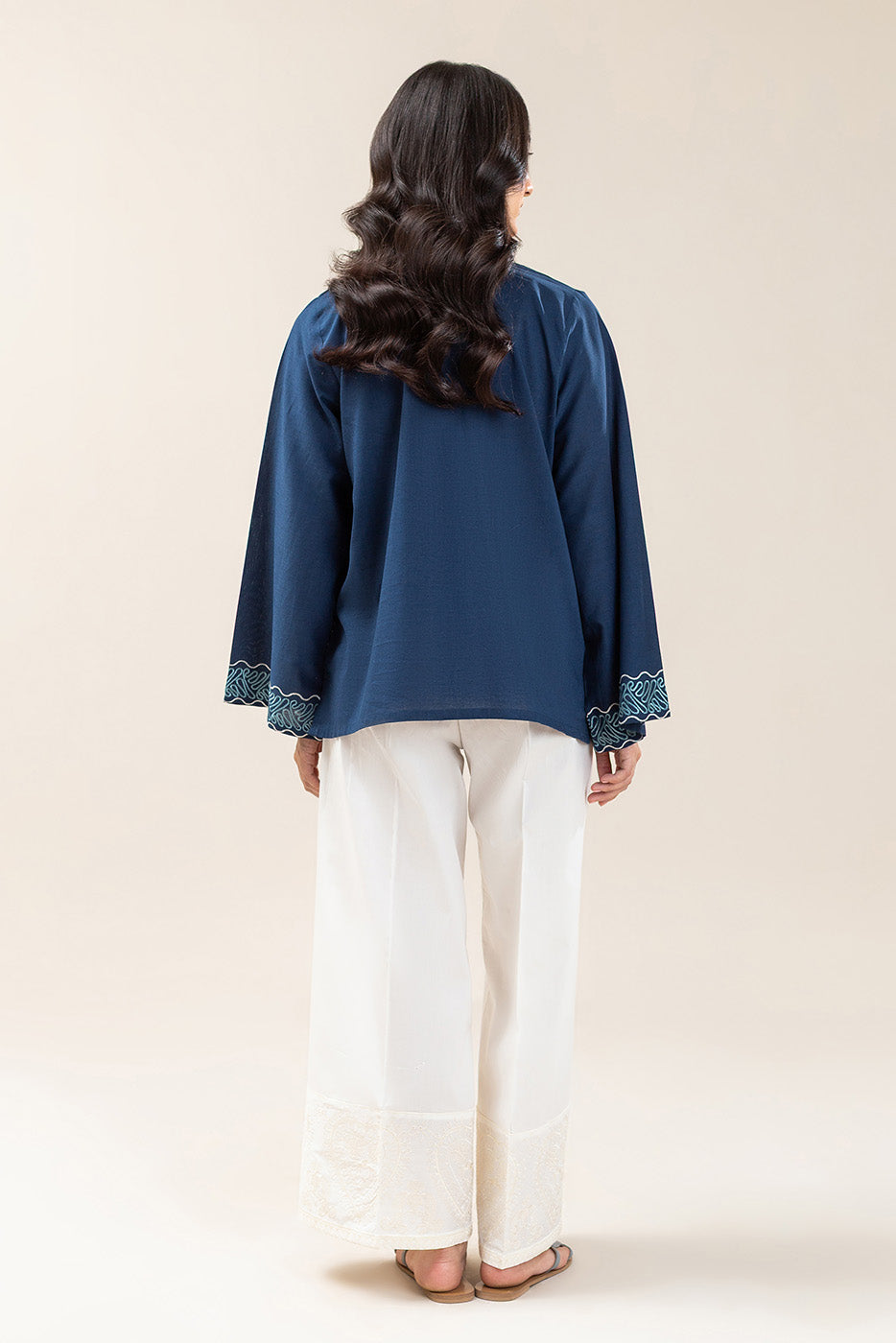 EMBROIDERED YARN DYED TOP (FLOW)