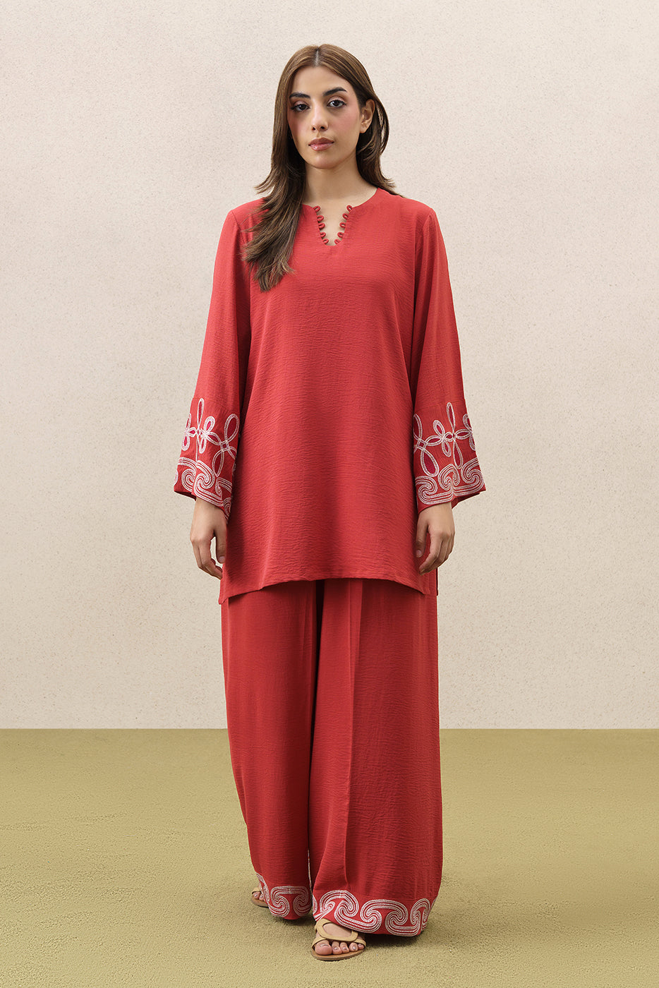 EMBROIDERED POLY CREPE DRESS (FLOW)