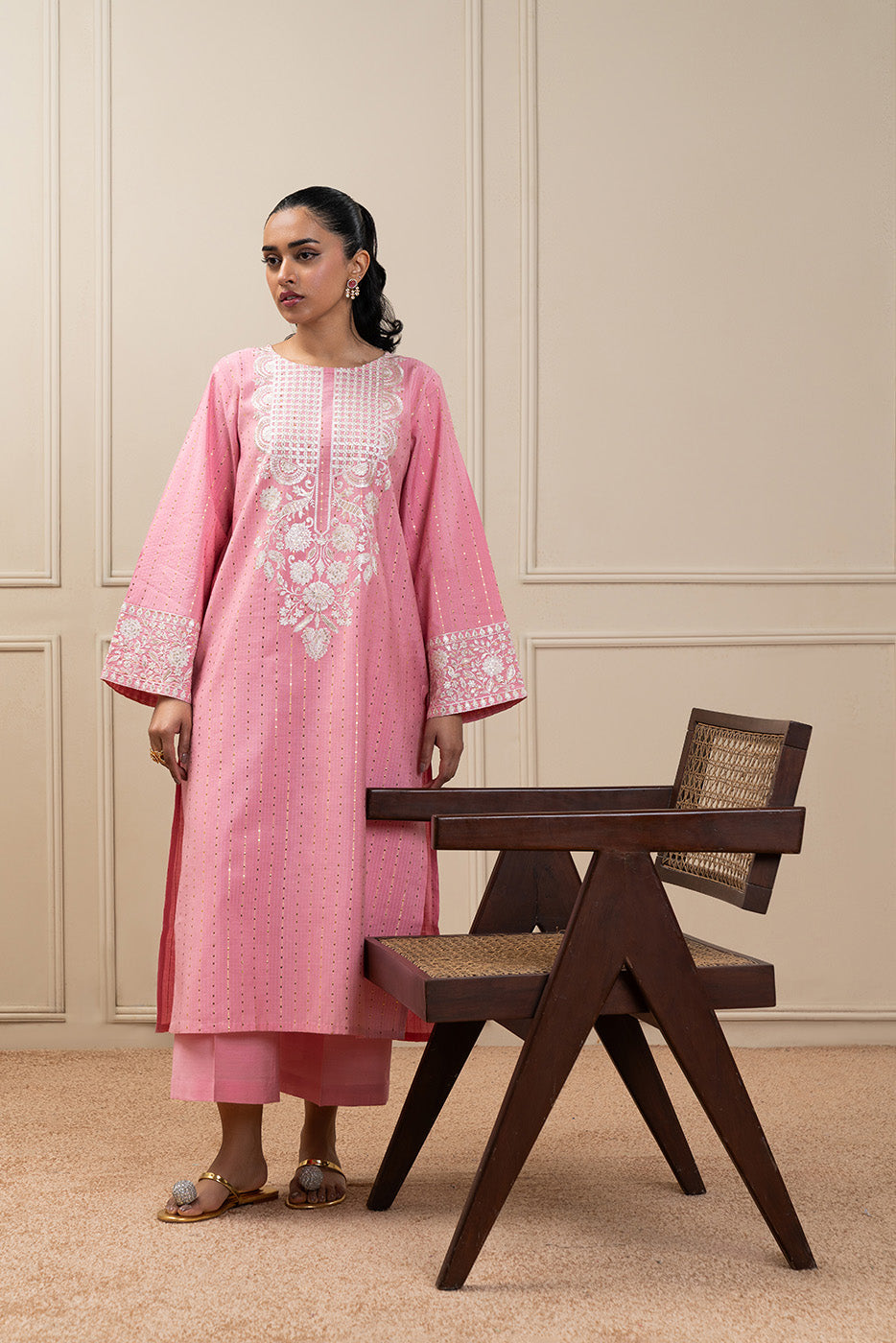 2 PIECE EMBROIDERED TWO TONE ZARI SUIT (HIGH CASUAL)