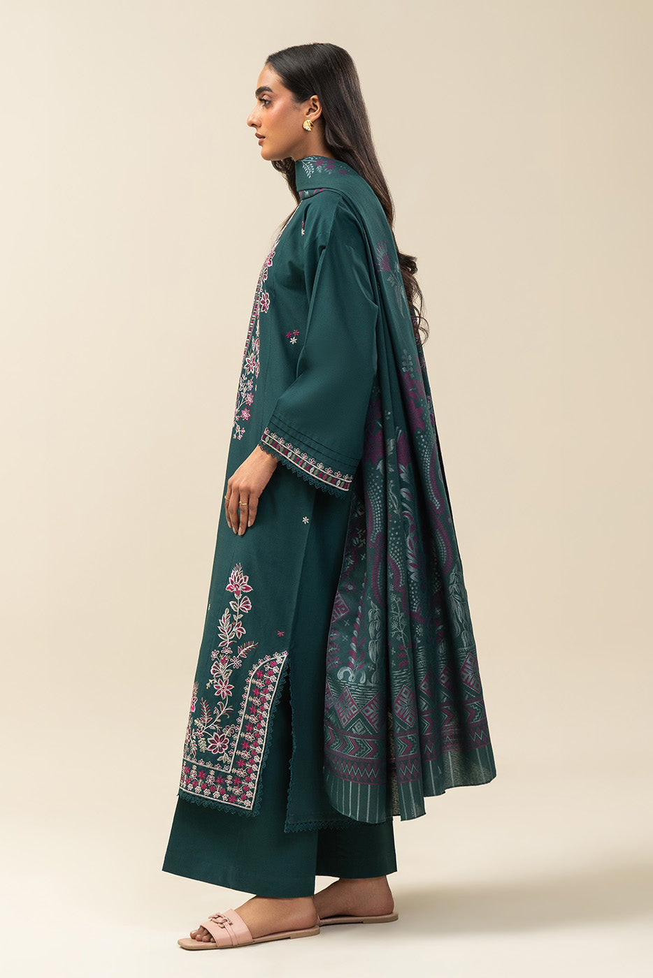 3 PIECE EMBROIDERED LAWN SUIT-GARLAND BLOOM (UNSTITCHED)