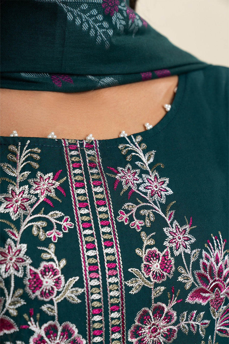 3 PIECE EMBROIDERED LAWN SUIT-GARLAND BLOOM (UNSTITCHED)