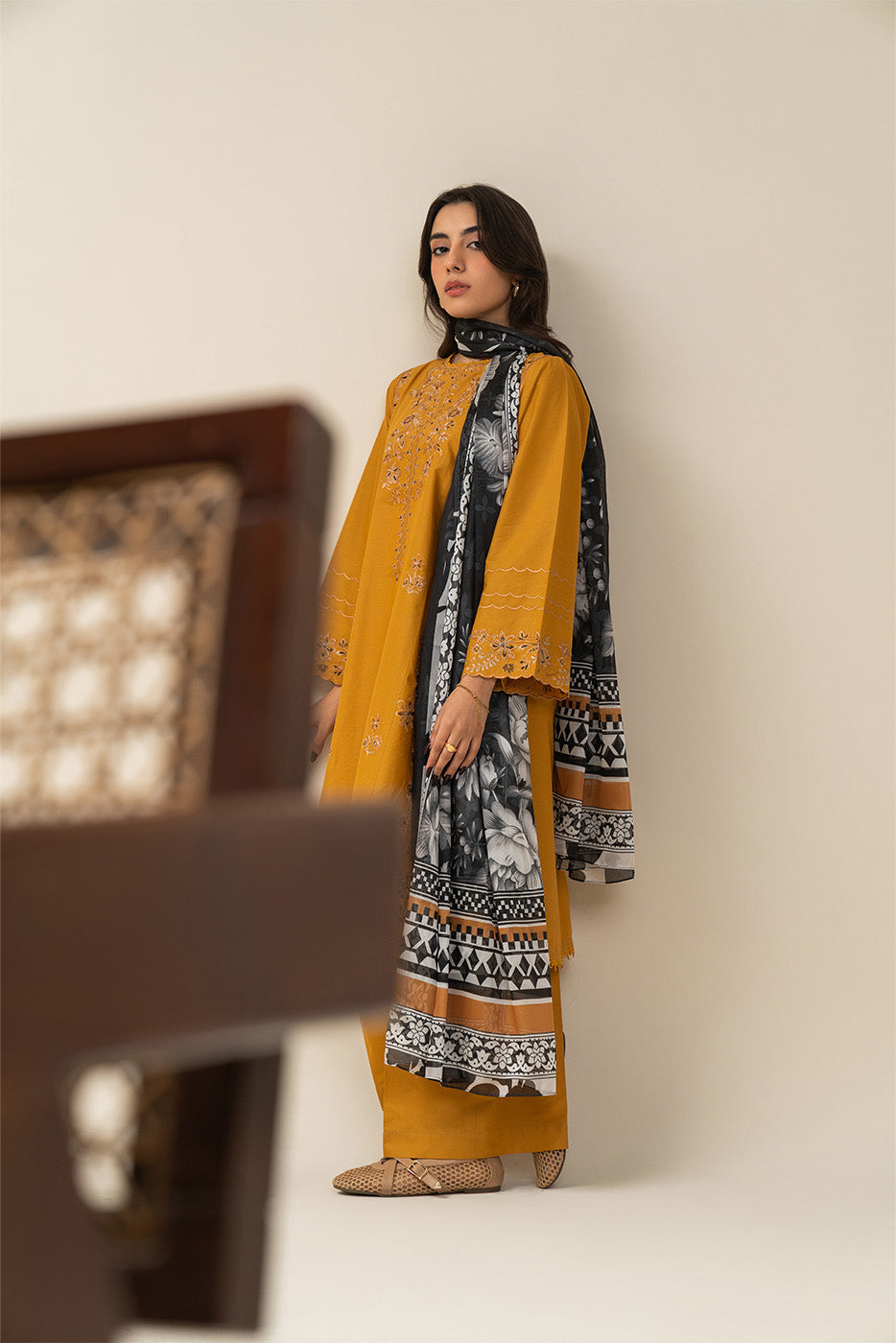 3 PIECE EMBROIDERED LAWN SUIT-BISQUE BLOOM (UNSTITCHED)