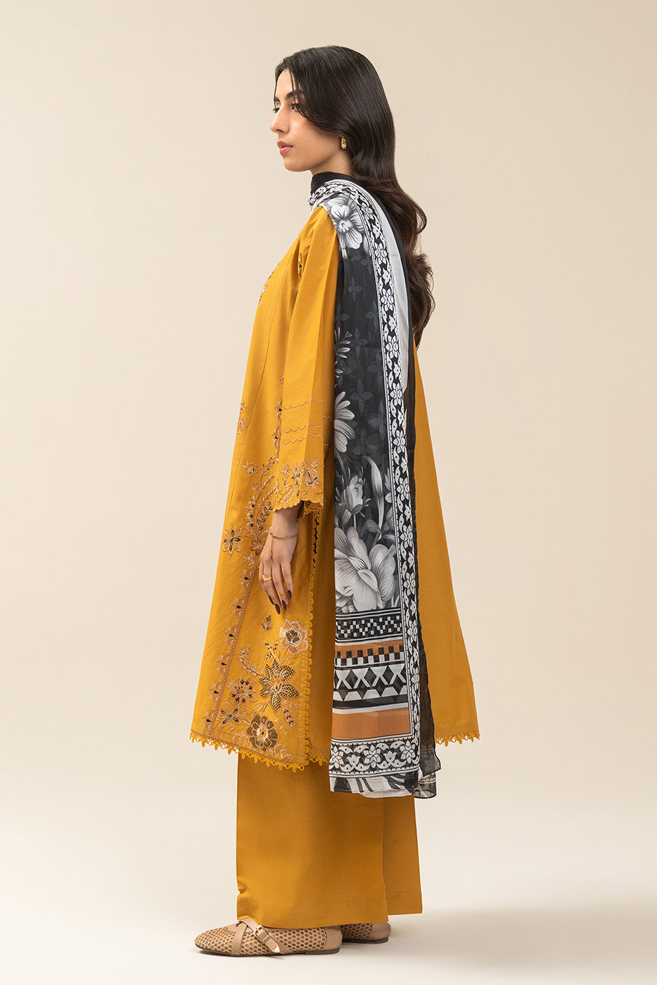 3 PIECE EMBROIDERED LAWN SUIT-BISQUE BLOOM (UNSTITCHED)