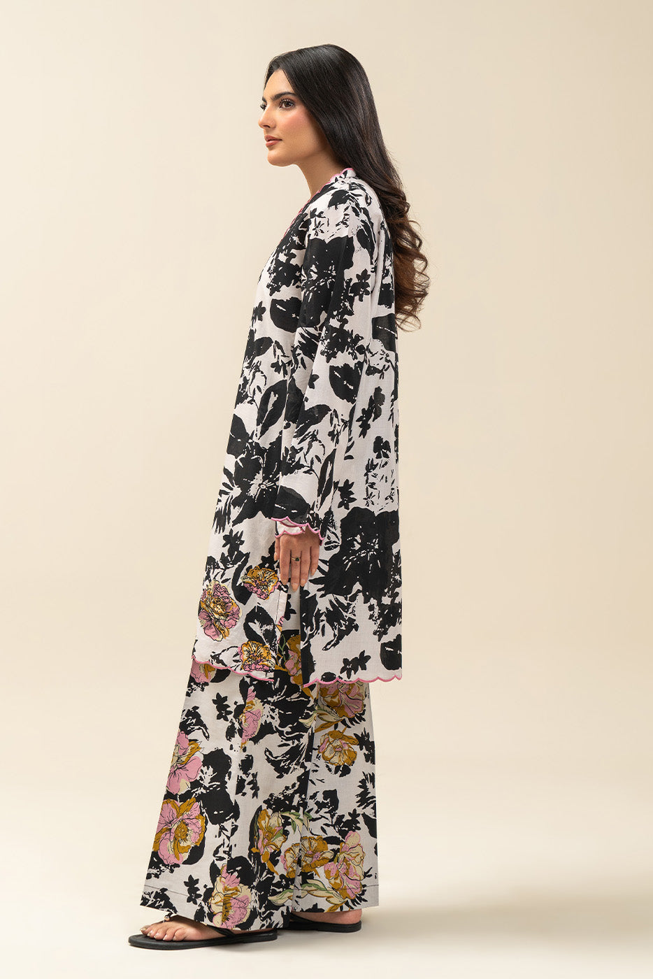 2 PIECE EMBROIDERED LAWN SUIT-MONOCHROME NOIR (UNSTITCHED)