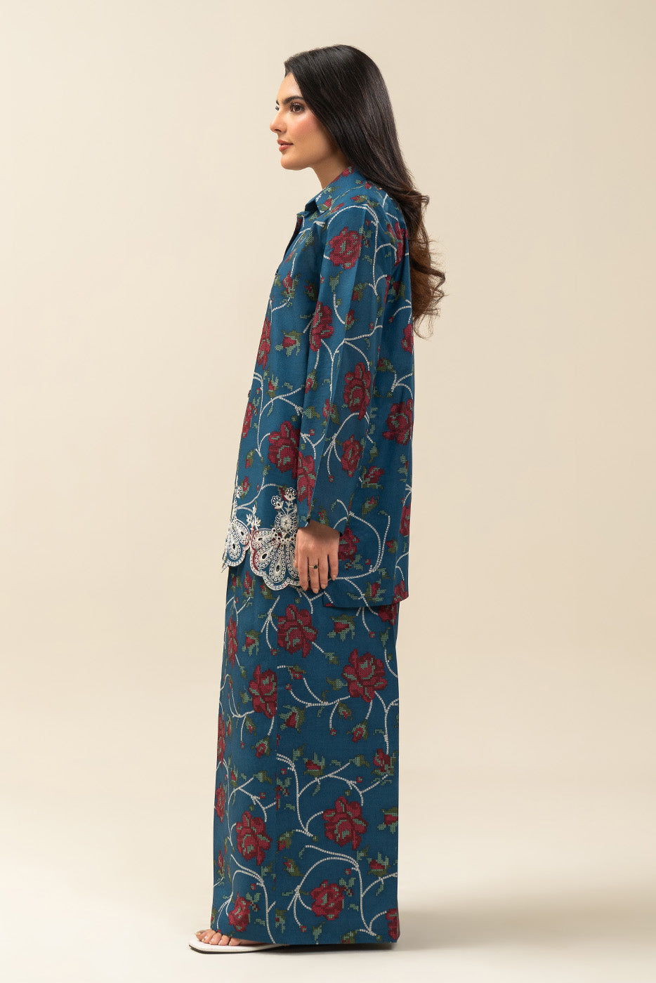 2 PIECE EMBROIDERED LAWN SUIT-BLUE MAZE (UNSTITCHED)