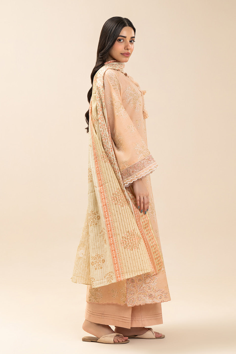 3 PIECE EMBROIDERED LAWN SUIT-FLORAL VEIL (UNSTITCHED)