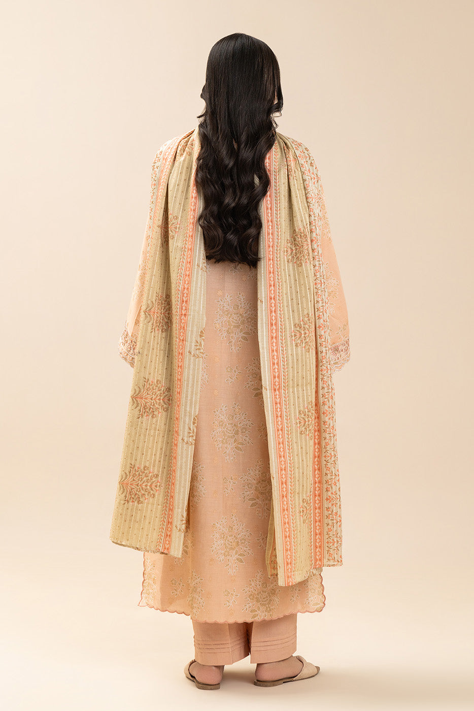 3 PIECE EMBROIDERED LAWN SUIT-FLORAL VEIL (UNSTITCHED)