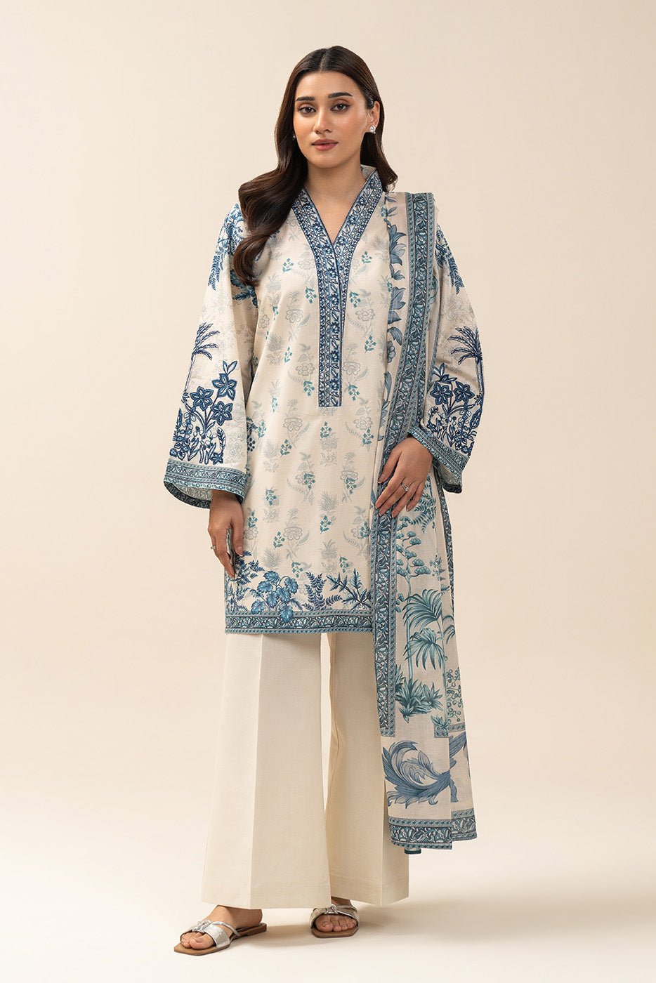 3 PIECE EMBROIDERED LAWN SUIT-STRATOS BLUE (UNSTITCHED)