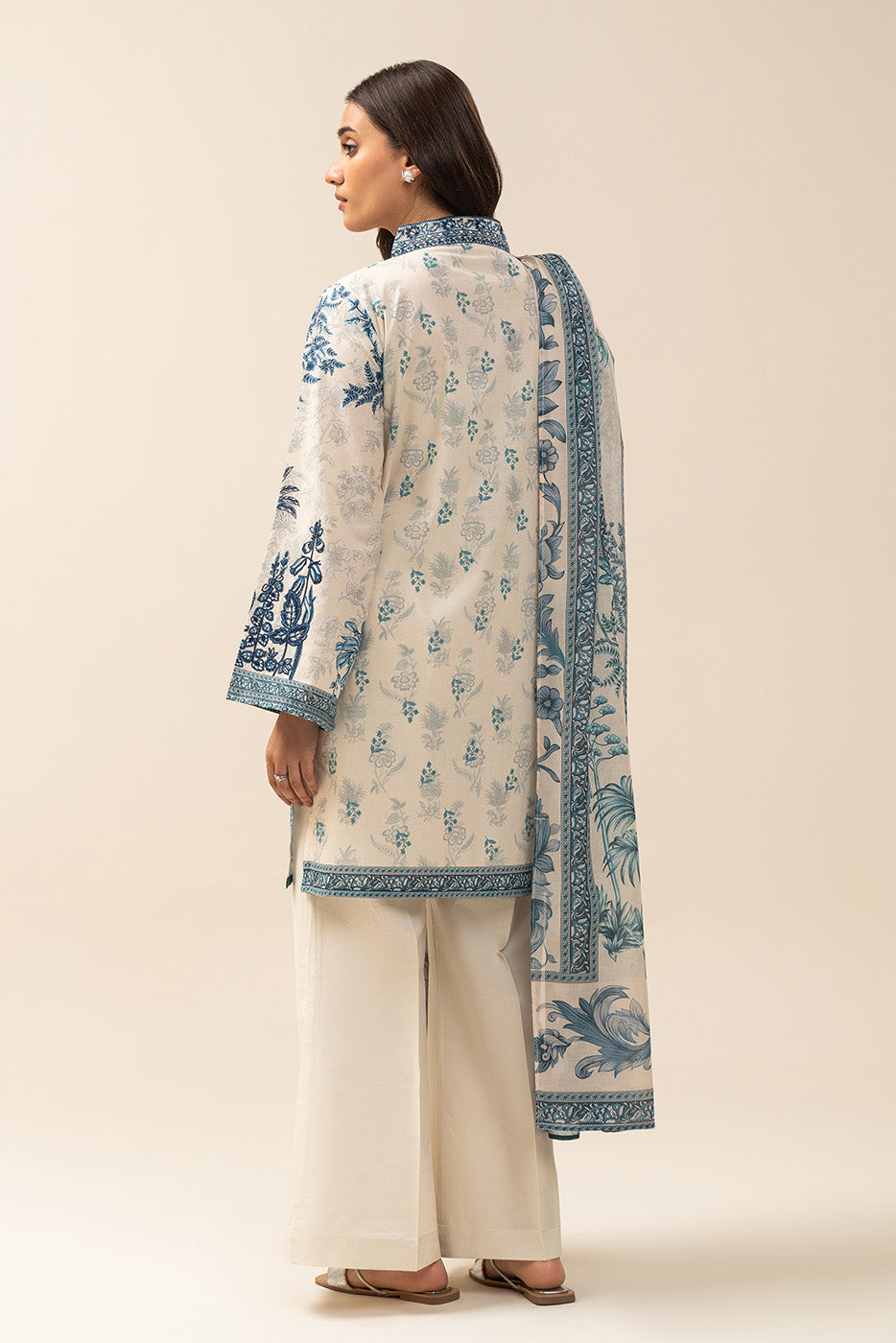 3 PIECE EMBROIDERED LAWN SUIT-STRATOS BLUE (UNSTITCHED)