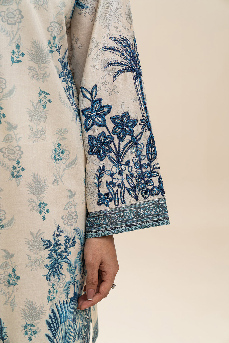 3 PIECE EMBROIDERED LAWN SUIT-STRATOS BLUE (UNSTITCHED)