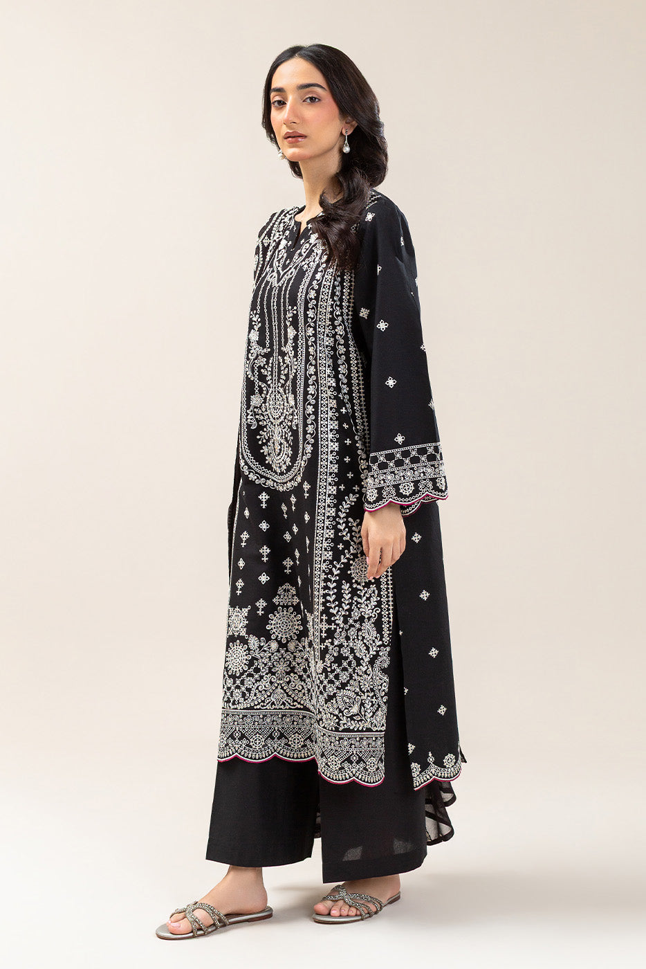 3 PIECE EMBROIDERED LAWN SUIT (LUXURY PRET)