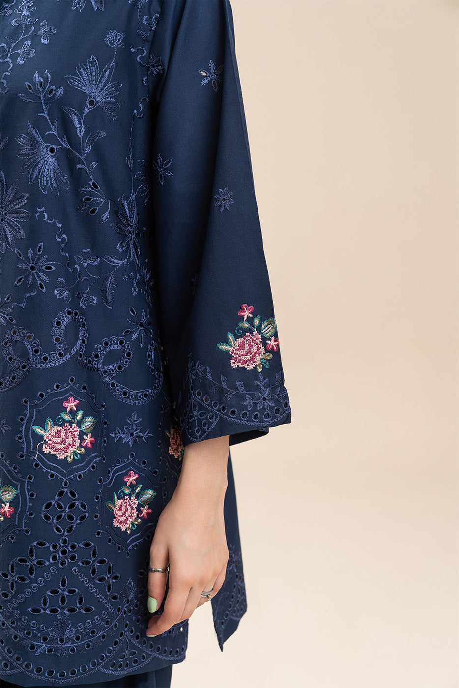 3 PIECE EMBROIDERED LAWN SUIT (LUXURY PRET)