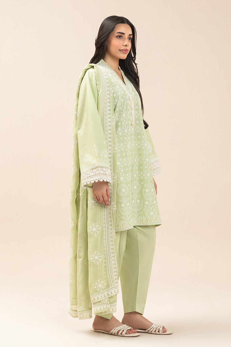 3 PIECE EMBROIDERED LAWN SUIT (LUXURY PRET)