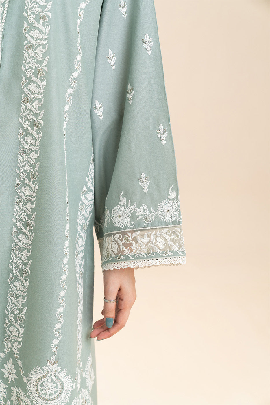 3 PIECE EMBROIDERED LAWN SUIT (LUXURY PRET)