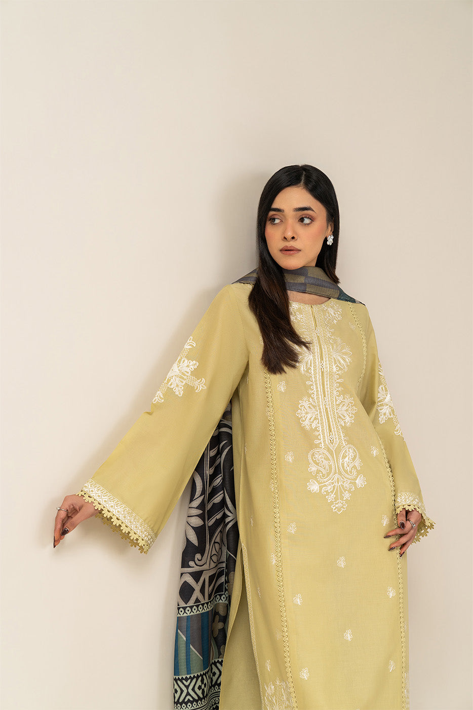 3 PIECE EMBROIDERED LAWN SUIT-SOFT VEIL (UNSTITCHED)