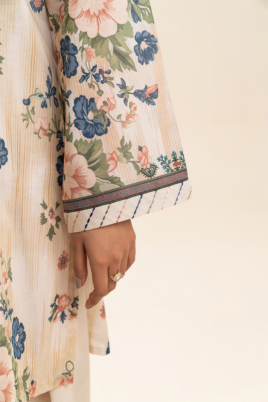 3 PIECE PRINTED LAWN SUIT-IVORY FLORET (UNSTITCHED)