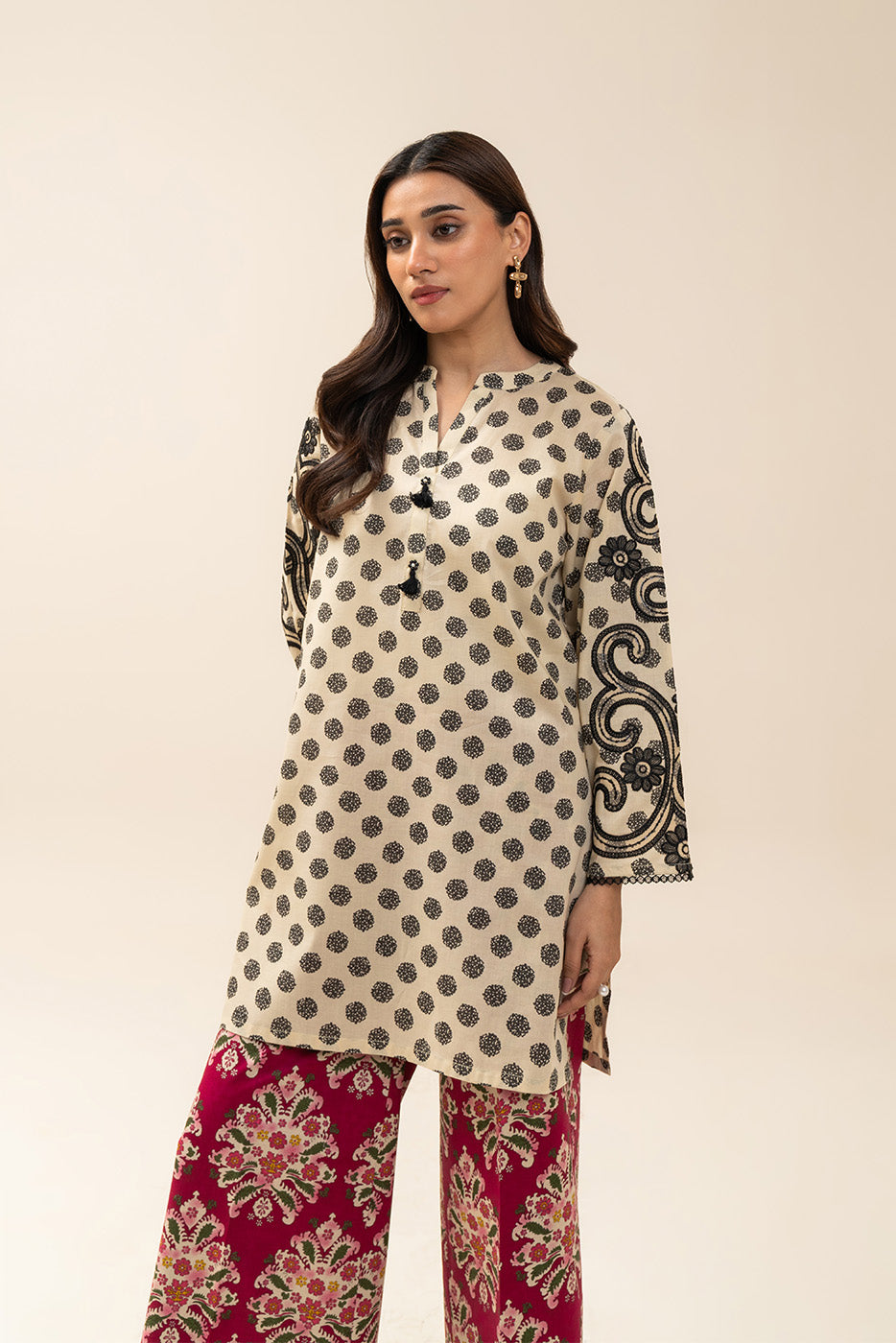 2 PIECE EMBROIDERED LAWN SUIT-MAGENTA DOTS (UNSTITCHED)