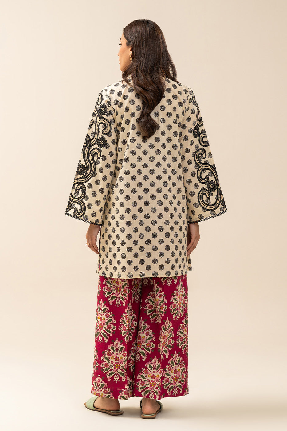 2 PIECE EMBROIDERED LAWN SUIT-MAGENTA DOTS (UNSTITCHED)