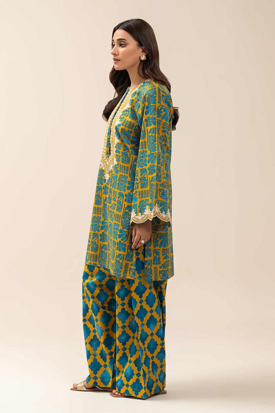 2 PIECE EMBROIDERED LAWN SUIT-AMBER MAZE (UNSTITCHED)