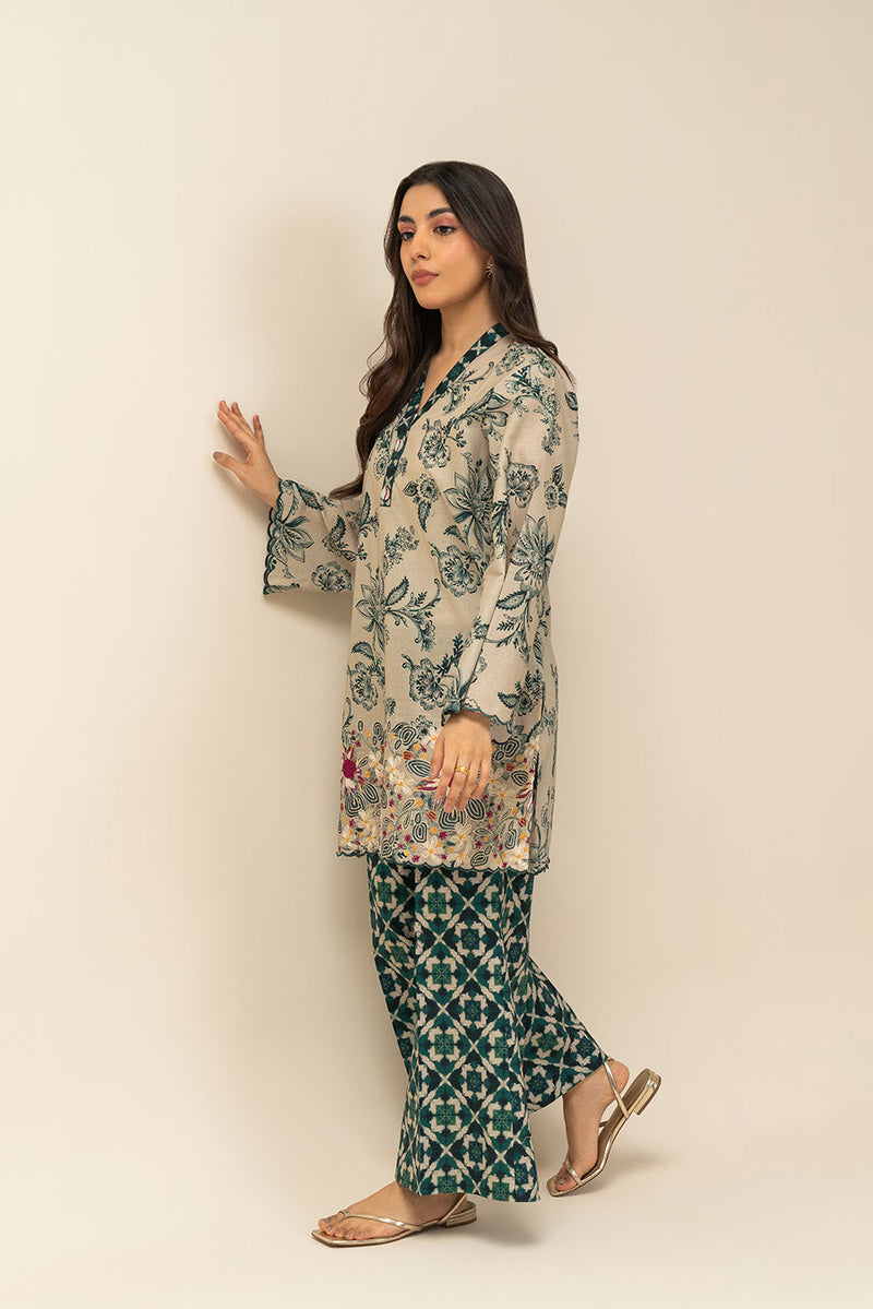 Avail Best Sale On Unstitched Clothes For Women in Pakistan