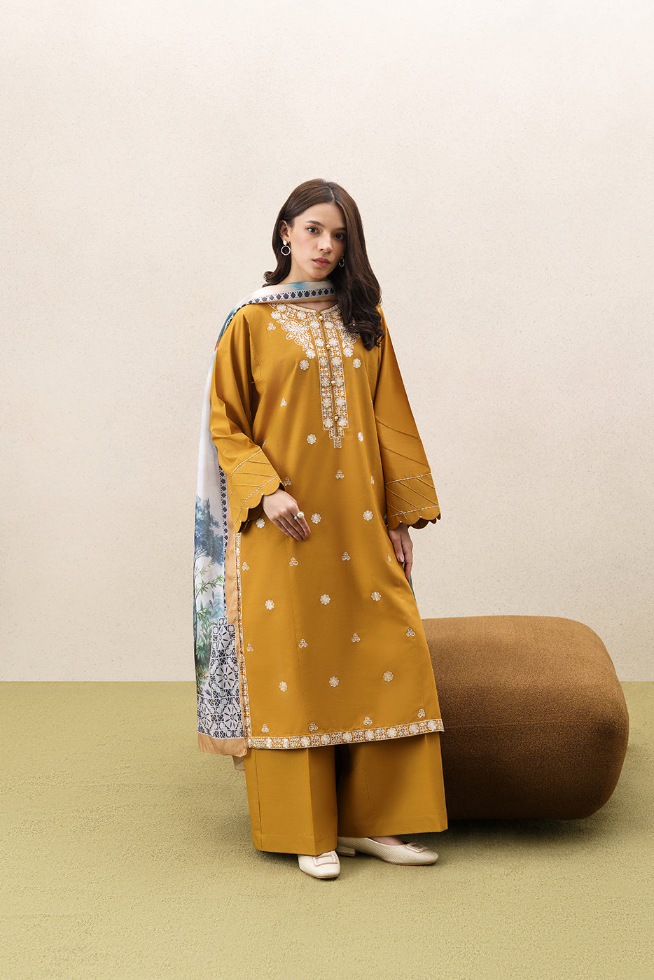 3 PIECE EMBROIDERED LAWN SUIT-WOVEN PITCHER (UNSTITCHED)
