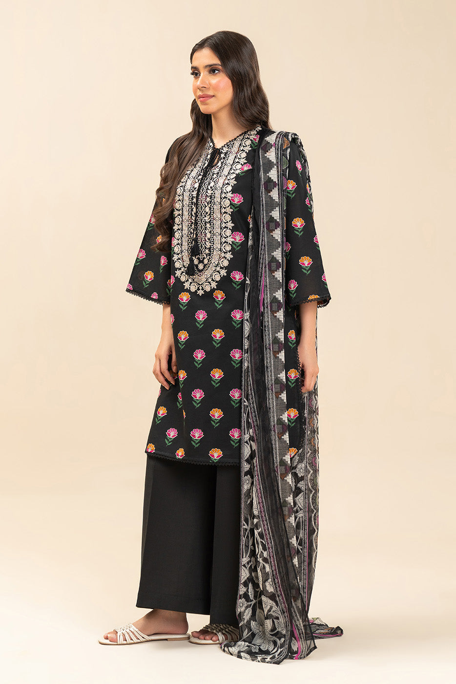 3 PIECE EMBROIDERED LAWN SUIT-EBONY FLORA (UNSTITCHED)