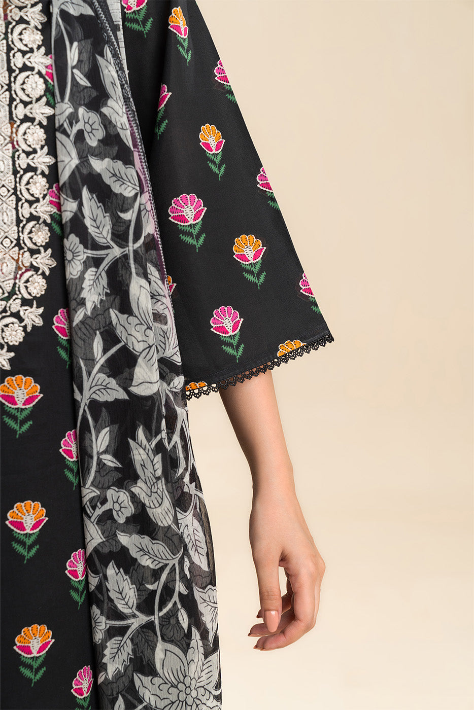 3 PIECE EMBROIDERED LAWN SUIT-EBONY FLORA (UNSTITCHED)