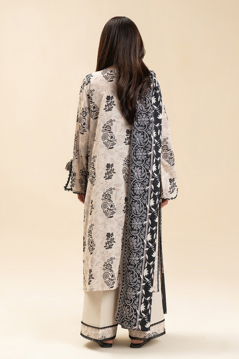 3 PIECE EMBROIDERED LAWN SUIT-IVORY DREAM (UNSTITCHED)