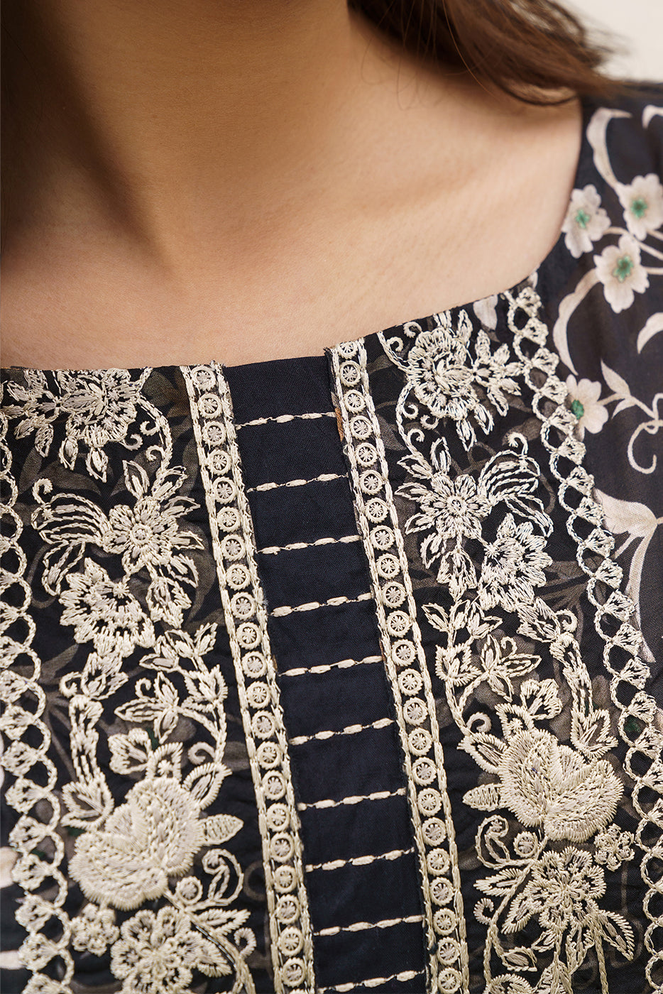 3 PIECE EMBROIDERED LAWN SUIT-FLORAL FOREST (UNSTITCHED)