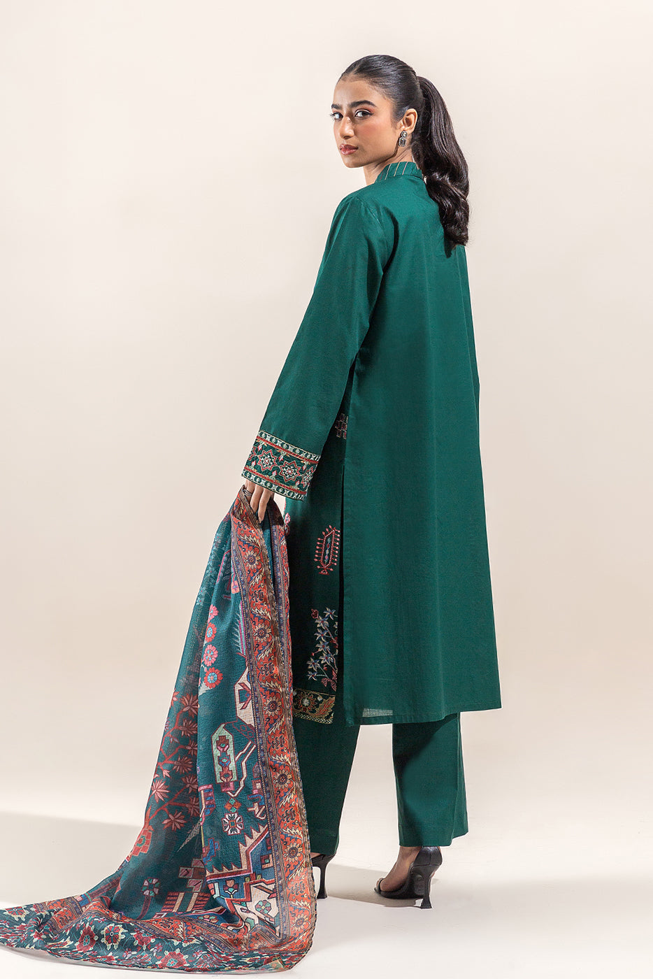 2 PIECE EMBROIDERED LAWN SUIT-PERSIAN GREEN (UNSTITCHED)