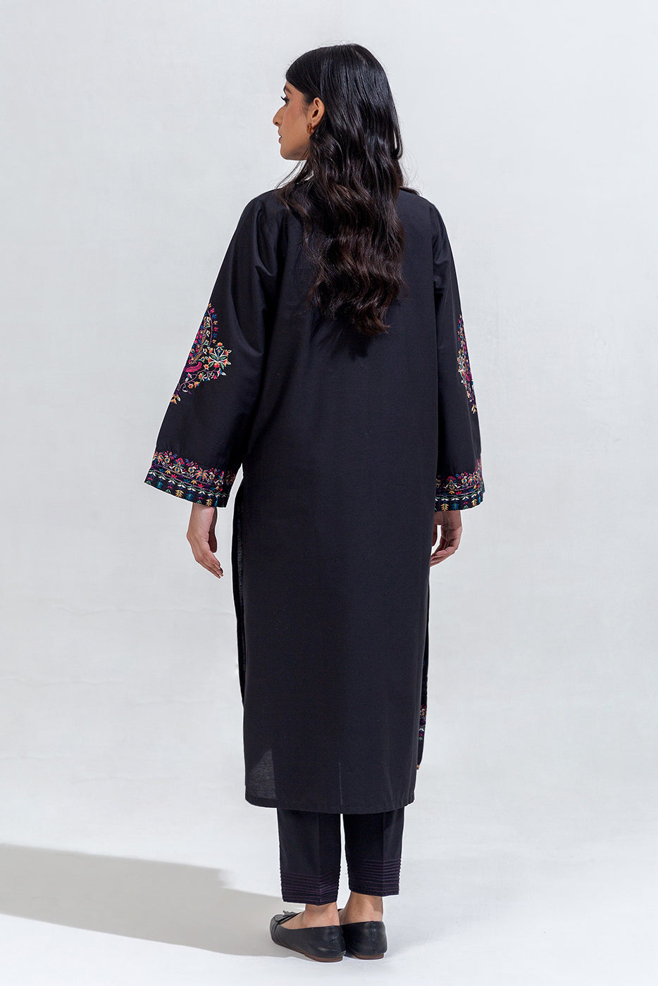 2 PIECE EMBROIDERED CAMBRIC SUIT (PRET)