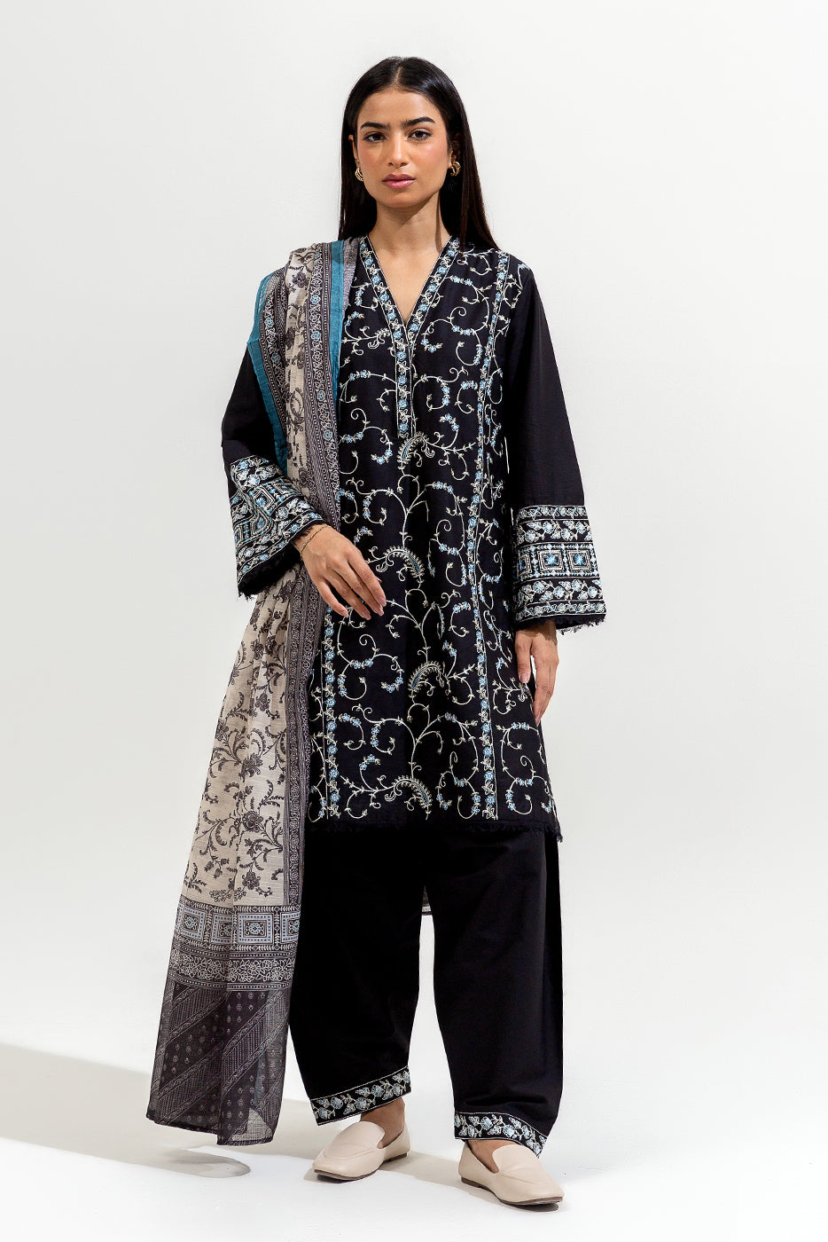 3 PIECE EMBROIDERED CAMBRIC SUIT (PRET)